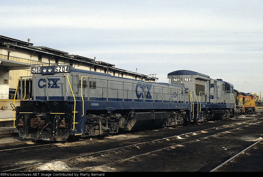 CSX 5204 and 5790